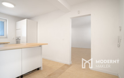 Na predaj dvojpodlažný rodinný dom s polyfunkciou v Trnave