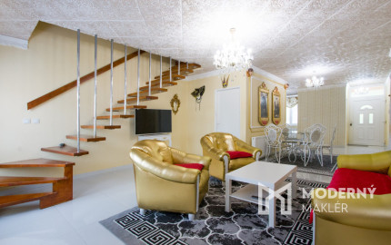 Na predaj dvojdom s rozľahlým pozemkom v centre obce Zlaté Klasy