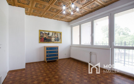 Na predaj dvojdom s rozľahlým pozemkom v centre obce Zlaté Klasy