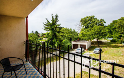 Na predaj dvojdom s rozľahlým pozemkom v centre obce Zlaté Klasy