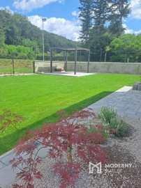 REZERVOVANÉ: Exkluzívne iba u nás krásna novostavba v obci Uhrovec - dokončenie koniec augusta 2025