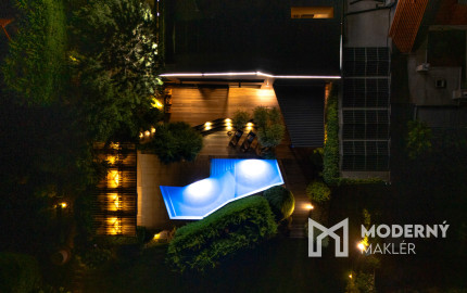 Na predaj vila s okrasnou záhradou a bazénom v Pezinku