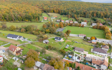 Na predaj dva stavebné pozemky v obci Brezolupy