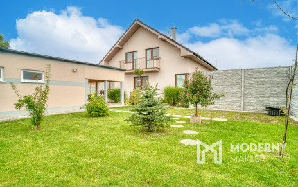 Na predaj rodinný dom s rozľahlým pozemkom v Kostolišti