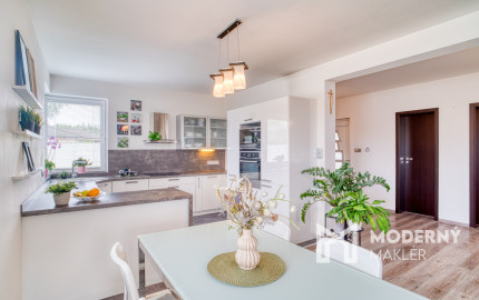 Na predaj rodinný dom s rozľahlým pozemkom v Kostolišti