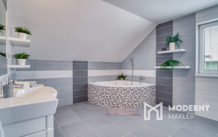 Na predaj rodinný dom s rozľahlým pozemkom v Kostolišti