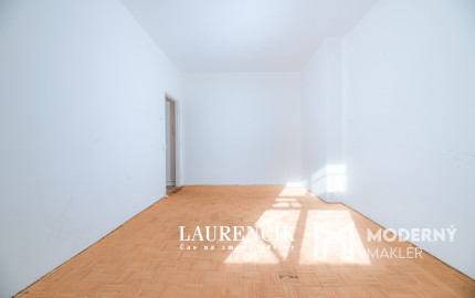 PREDANÉ | 1-izbový byt v Trenčianskych Tepliciach s investičným potenciálom