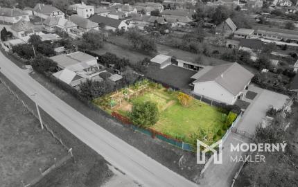 Na predaj stavebný pozemok - Pravotice 760m2