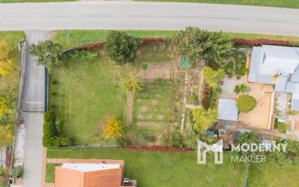 Na predaj stavebný pozemok - Pravotice 760m2