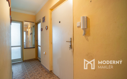 Na predaj priestranný 3-izbový byt s loggiou v centre Stupavy