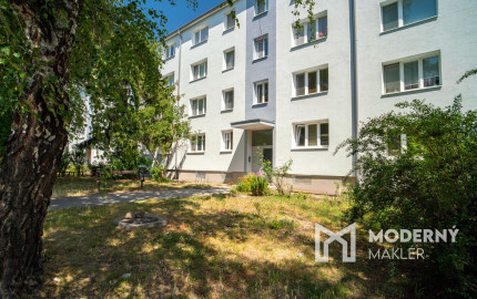 Na predaj priestranný 3-izbový byt s loggiou v centre Stupavy