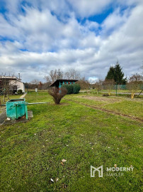 Exkluzívne na predaj  záhrada s chatkou v Bánovciach n/B