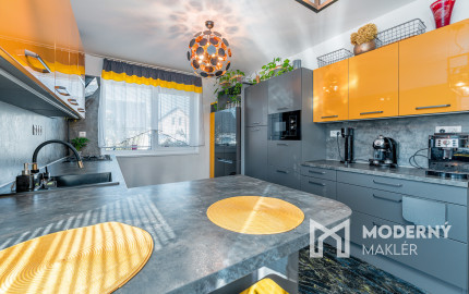 Na predaj rodinný dom s bazénom v obci Macov