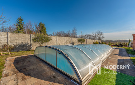 Na predaj rodinný dom s bazénom v obci Macov