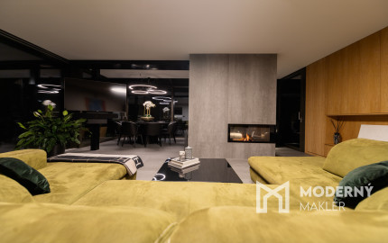 Na predaj vila s okrasnou záhradou a bazénom v Pezinku