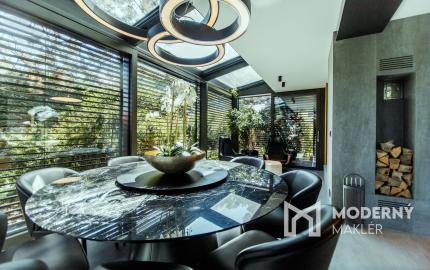 Na predaj vila s okrasnou záhradou a bazénom v Pezinku