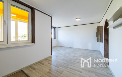 Na predaj veľkometrážny 3-izbový byt v Zákamennom