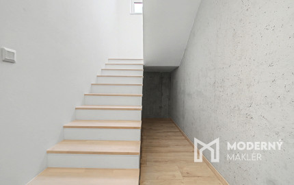 Na predaj 4-izbový rodinný dom v obci Divina