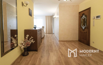 Na prenájom rodinný dom s garážou a terasou v centre Šamorína