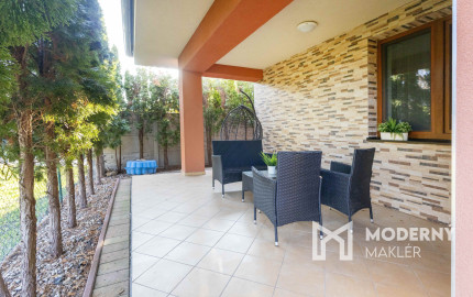 Na prenájom rodinný dom s garážou a terasou v centre Šamorína