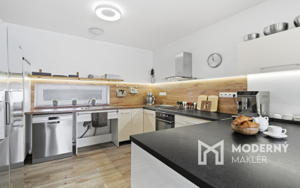 Na predaj moderný 4-izbový rodinný dom s bazénom v Bučanoch