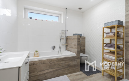 Na predaj moderný 4-izbový rodinný dom s bazénom v Bučanoch