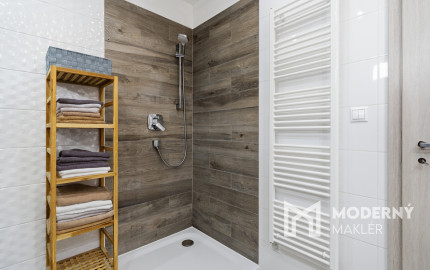 Na predaj moderný 4-izbový rodinný dom s bazénom v Bučanoch