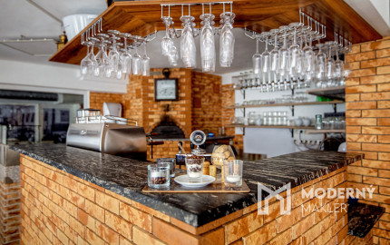 Na predaj polyfunkčný objem s luxusným rezidenčným podkrovím v Bratislave