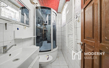 Na predaj rodinný dom s bazénom v obci Makov-Potok