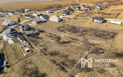 Na predaj veľkorysý pozemok v obci Šarišské Sokolovce