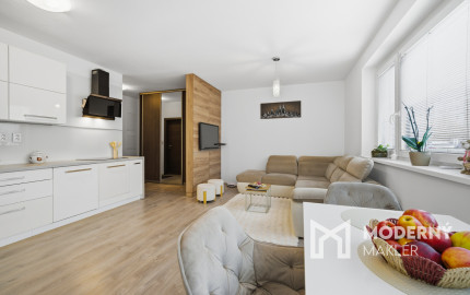 Na predaj priestranný 2-izbový byt s parkovaním v Dúbravke