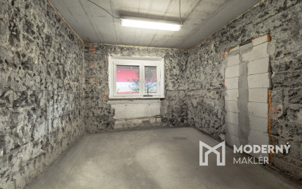 Rozostavaný dom na dokončenie podľa seba s veľkým pozemkom