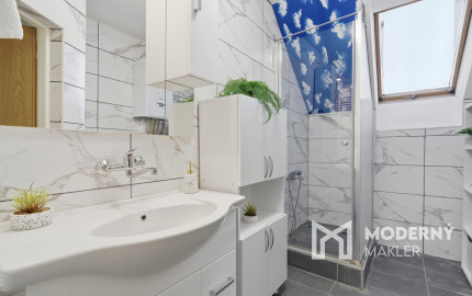 Na predaj 4-izbový mezonetový byt s 2 balkónmi v centre mesta Malacky