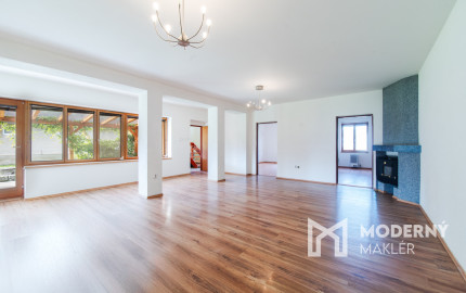 Na predaj priestranný rodinný dom s veľkým pozemkom v Loku pri Leviciach