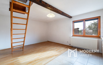 Na predaj priestranný rodinný dom s veľkým pozemkom v Loku pri Leviciach