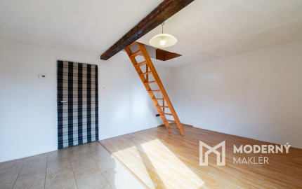 Na predaj priestranný rodinný dom s veľkým pozemkom v Loku pri Leviciach