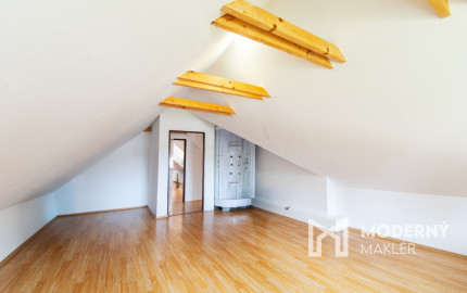 Na predaj priestranný rodinný dom s veľkým pozemkom v Loku pri Leviciach