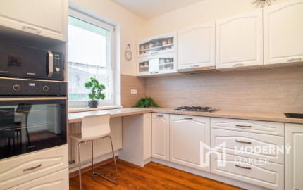 Na predaj zariadený dvojpodlažný rodinný dom kúsok od Serede