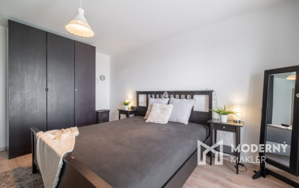 Na prenájom 2-izbový byt s balkónom vo Veľkých Levároch