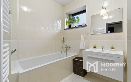 Na predaj rodinný dom s veľkorysým pozemkom v obci Kyselica