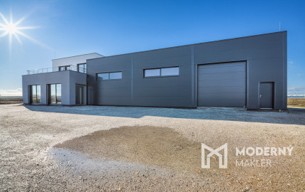 Na predaj administratívno-skladový objekt pri Trnave, v obci Zavar