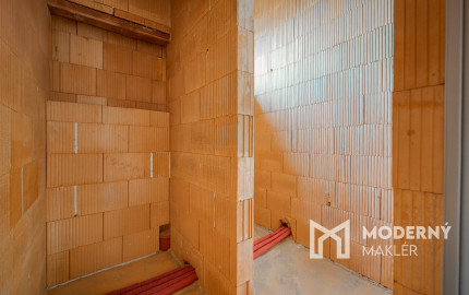 Na predaj administratívno-skladový objekt pri Trnave, v obci Zavar