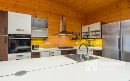 Na predaj dom snov–rodinné sídlo s jazierkom na kúpanie a panoramatickým výhľadom na Vysoké Tatry