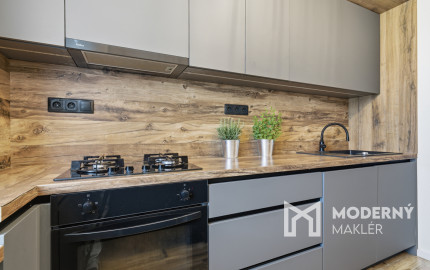 Na predaj 3-izbový byt s 2 balkónmi a 2 parkingami, Ružinov