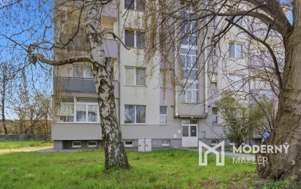 Na predaj 3-izbový byt s 2 balkónmi a 2 parkingami, Ružinov