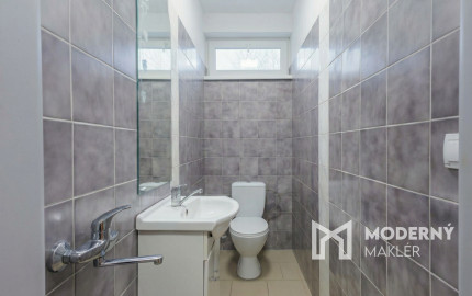 Na predaj polyfunkčný objekt s potenciálom na ubytovanie v srdci Turčianskych Teplíc