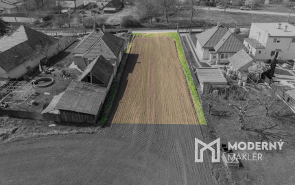 Na predaj pozemok v intraviláne obce Malé Zálužie