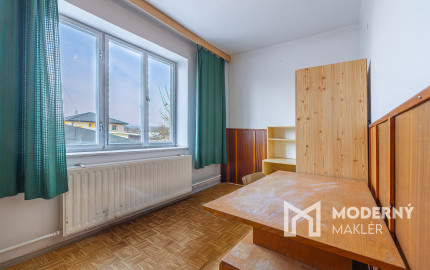 Na predaj viacgeneračný rodinný dom s potenciálom v Stropkove