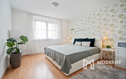 Na predaj reprezentatívny 6-izbový byt s garážou s výhľadom na Rakúsko