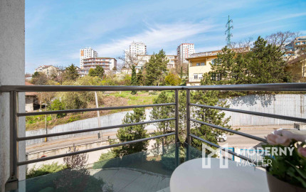 Na predaj reprezentatívny 6-izbový byt s garážou s výhľadom na Rakúsko